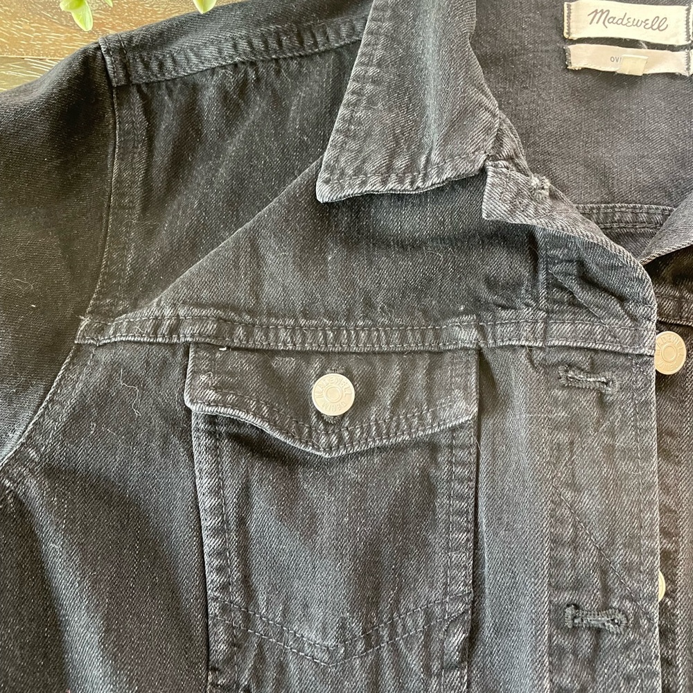 SOLD Madewell | The Oversized Trucker Jean Jacket in
Washed Black | Medium - Picture 6 of 13